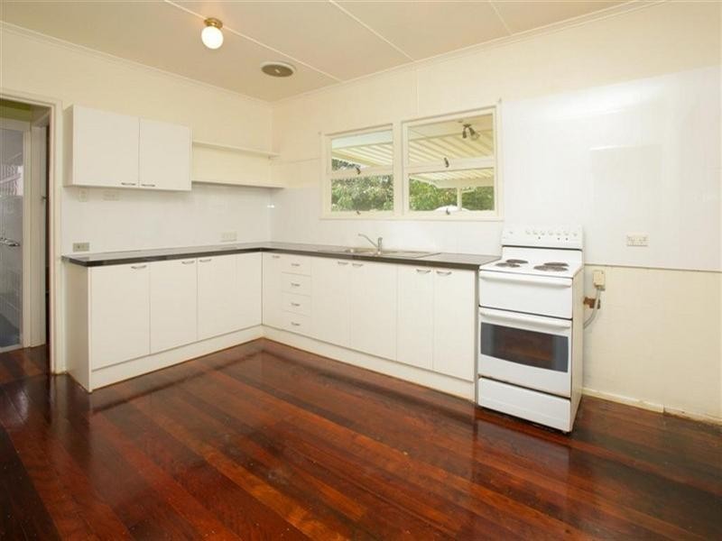 102 Marshall Road, Holland Park West QLD 4121