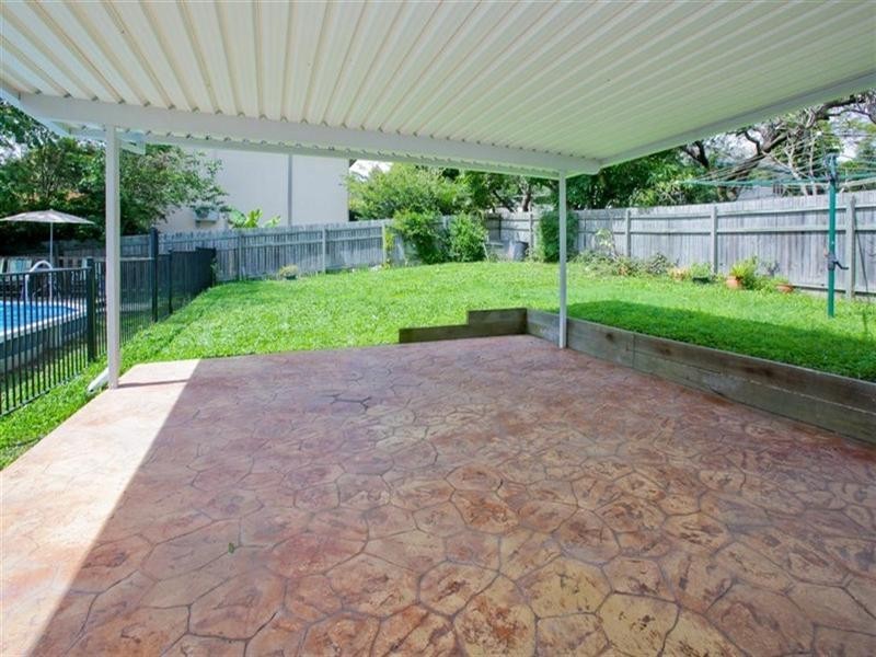 102 Marshall Road, Holland Park West QLD 4121