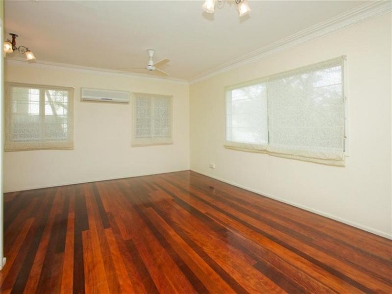 102 Marshall Road, Holland Park West QLD 4121