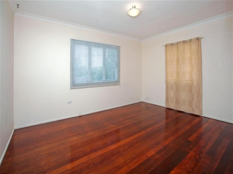 102 Marshall Road, Holland Park West QLD 4121