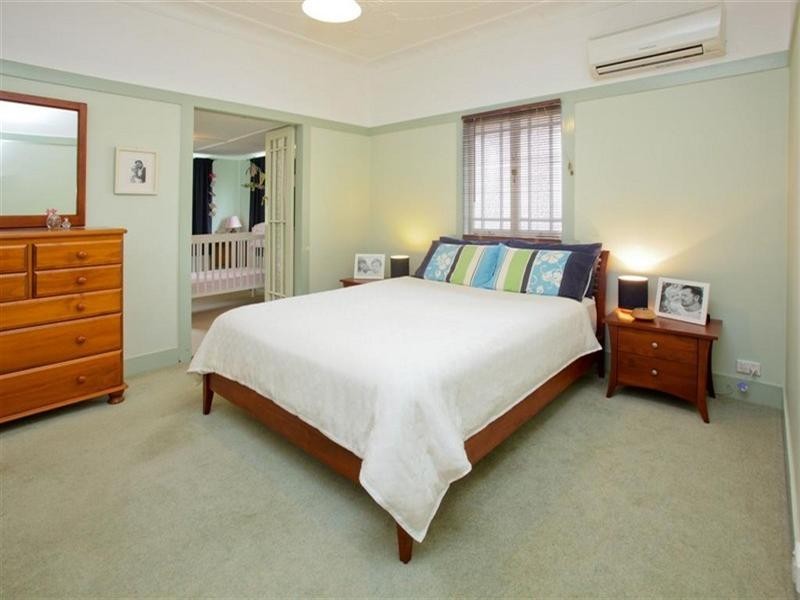 5 Gibson Crescent, Holland Park QLD 4121