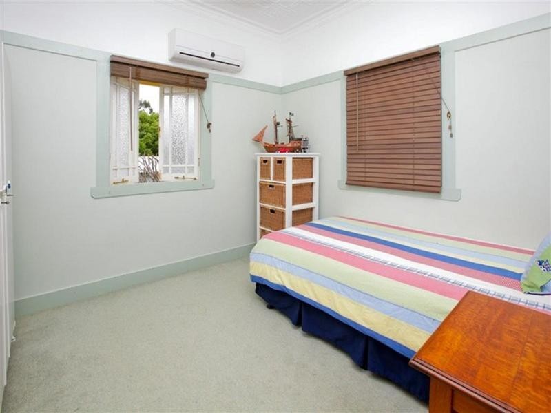 5 Gibson Crescent, Holland Park QLD 4121