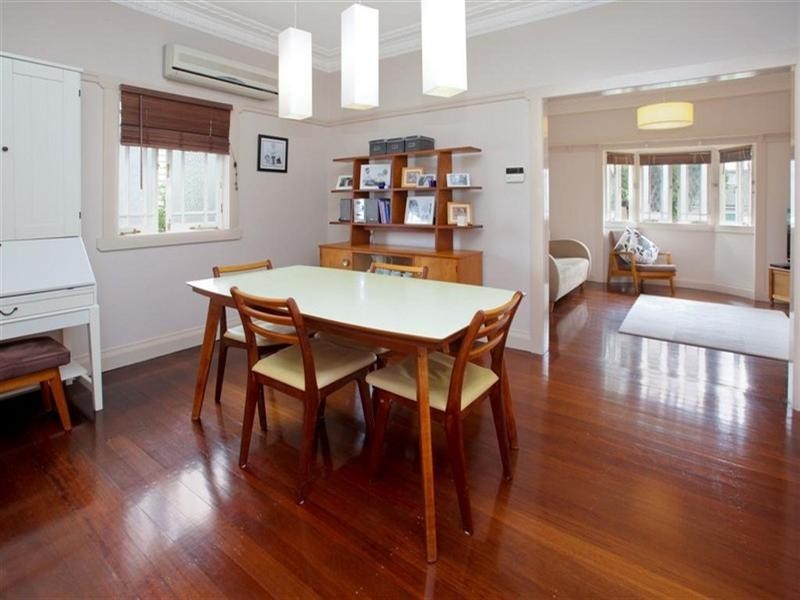 5 Gibson Crescent, Holland Park QLD 4121