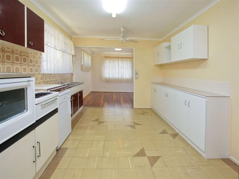 31 Latimer Street, Holland Park QLD 4121