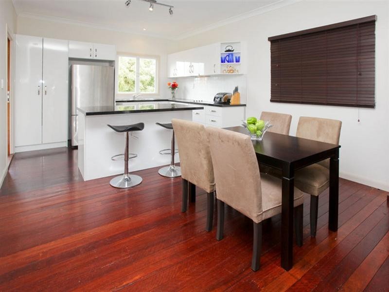 27 Waratah Avenue, Holland Park West QLD 4121