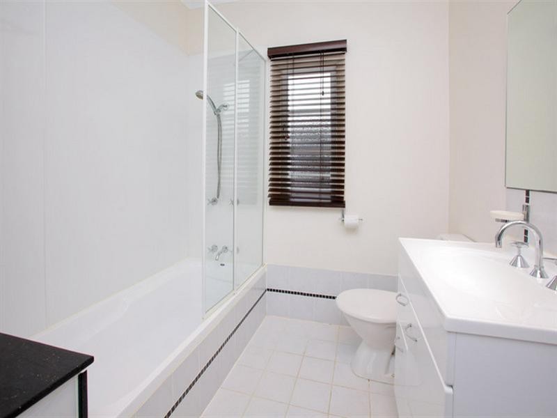 27 Waratah Avenue, Holland Park West QLD 4121