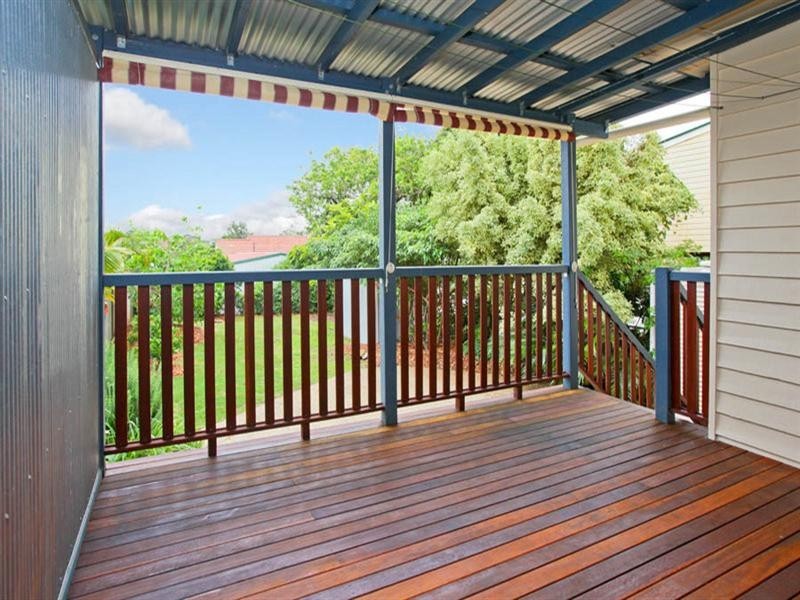 27 Waratah Avenue, Holland Park West QLD 4121