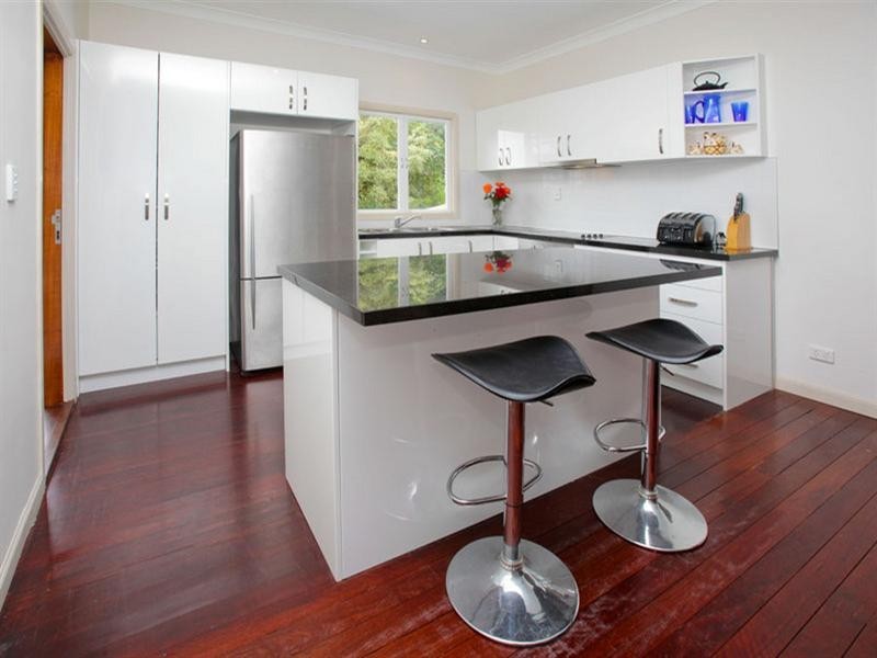 27 Waratah Avenue, Holland Park West QLD 4121