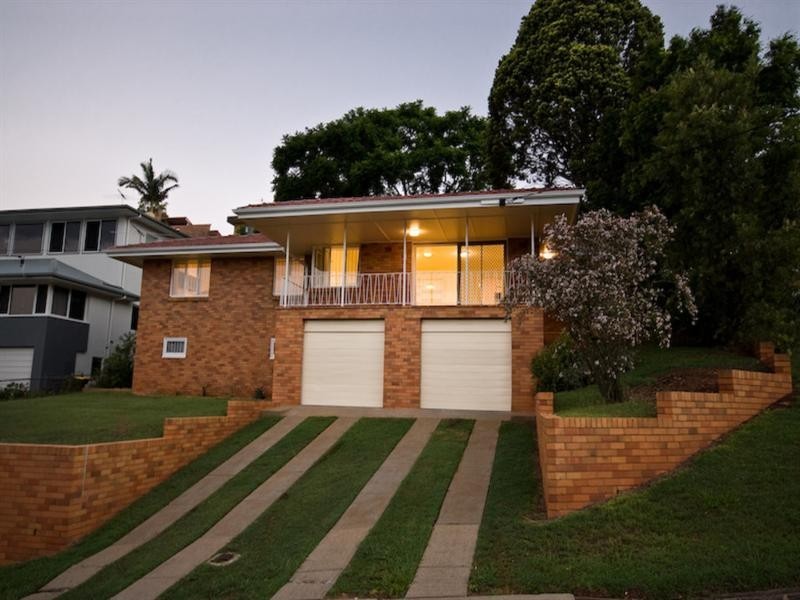 2 Harbut Street, Holland Park West QLD 4121