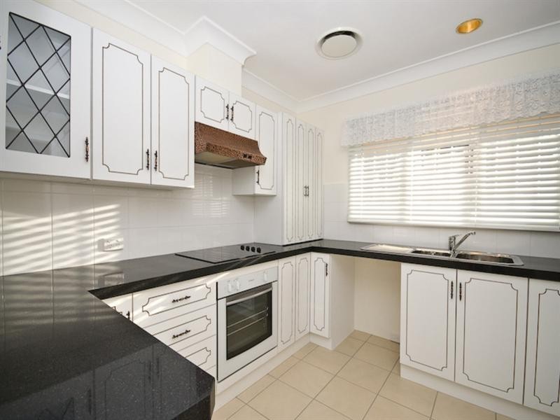 2 Harbut Street, Holland Park West QLD 4121