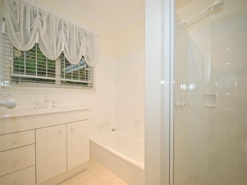 2 Harbut Street, Holland Park West QLD 4121