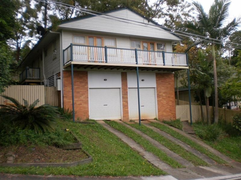 132 Victor Street, Holland Park QLD 4121