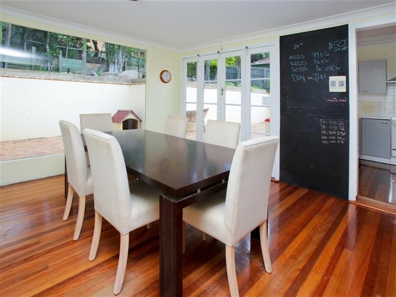 143 Arnold Street, Holland Park QLD 4121