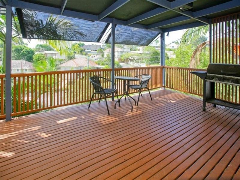 143 Arnold Street, Holland Park QLD 4121