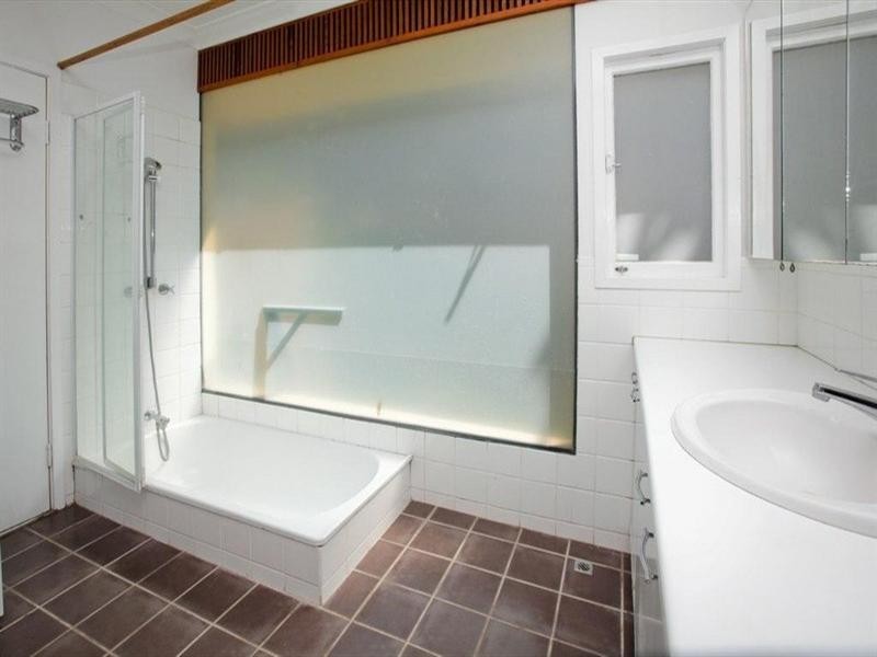 143 Arnold Street, Holland Park QLD 4121