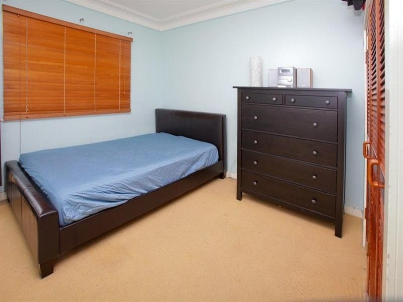 143 Arnold Street, Holland Park QLD 4121