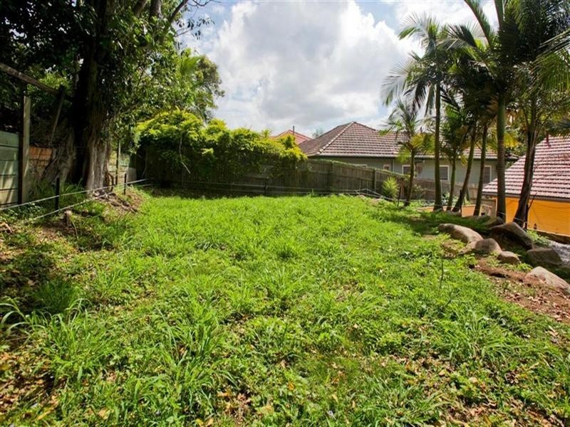 143 Arnold Street, Holland Park QLD 4121