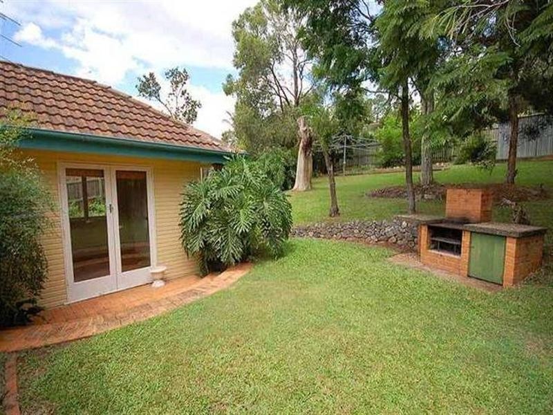 82 Hawkwood Street, Mount Gravatt East QLD 4122