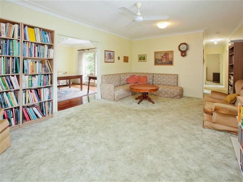 147 Arnold Street, Holland Park QLD 4121