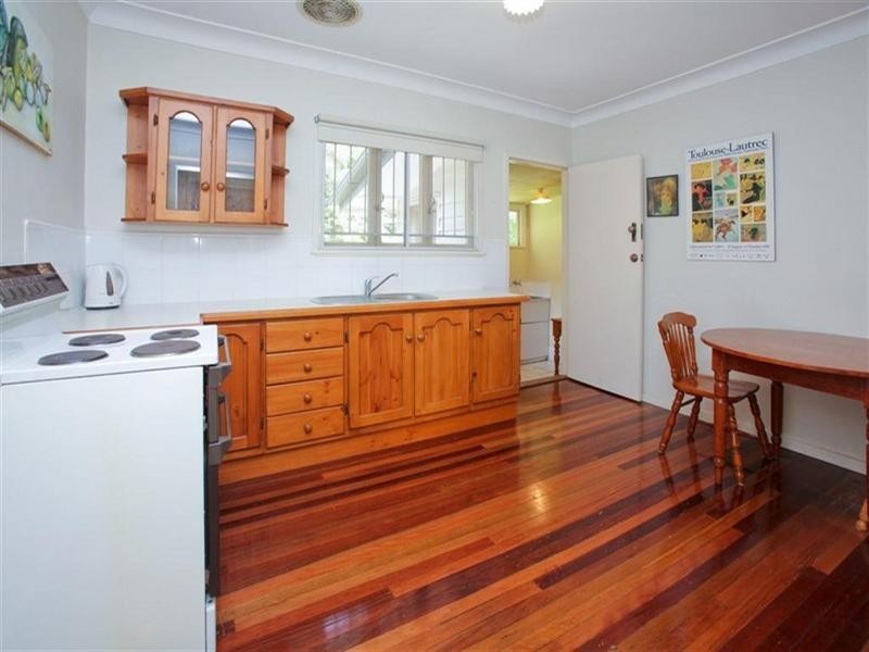 147 Arnold Street, Holland Park QLD 4121