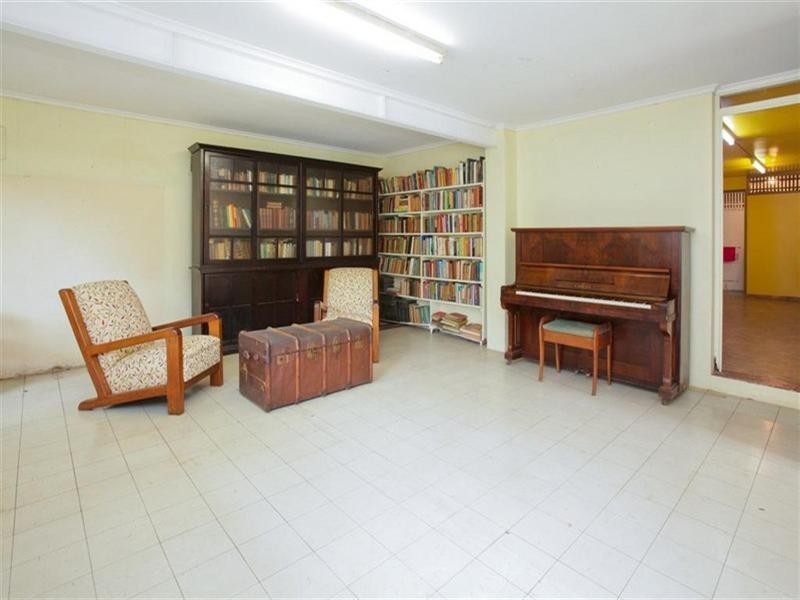 147 Arnold Street, Holland Park QLD 4121