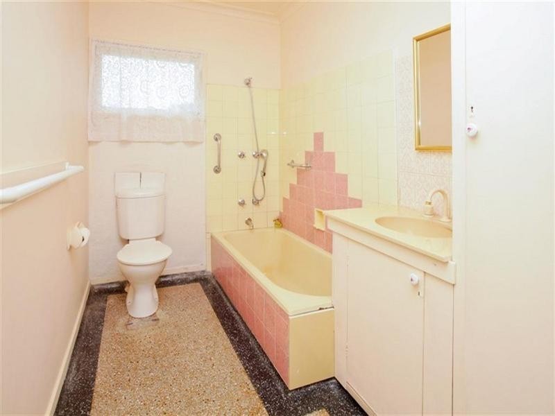 147 Arnold Street, Holland Park QLD 4121