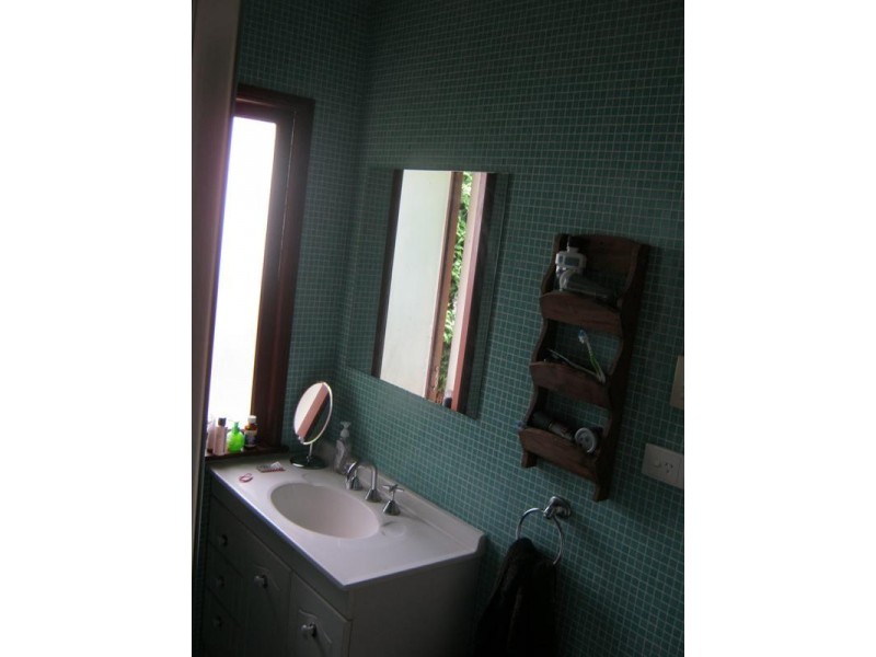 68 Nursery Road, Holland Park West QLD 4121