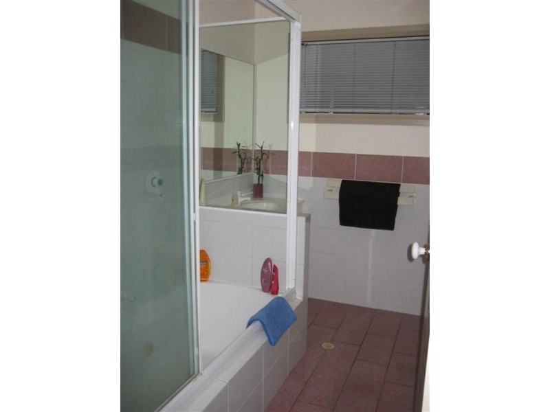 8/20 Swain Street, Holland Park West QLD 4121