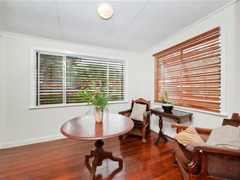 7 Eric Road, Holland Park QLD 4121