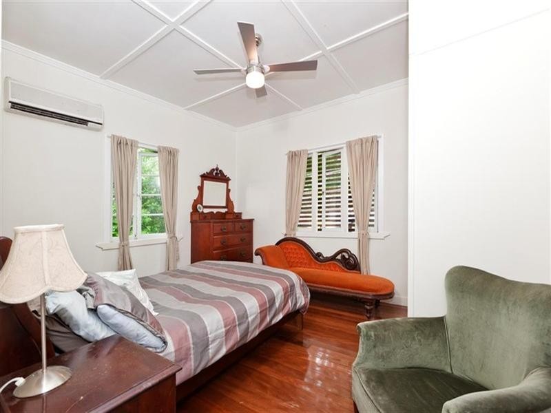 7 Eric Road, Holland Park QLD 4121