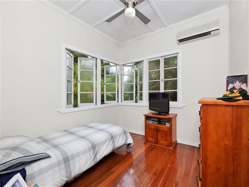 7 Eric Road, Holland Park QLD 4121