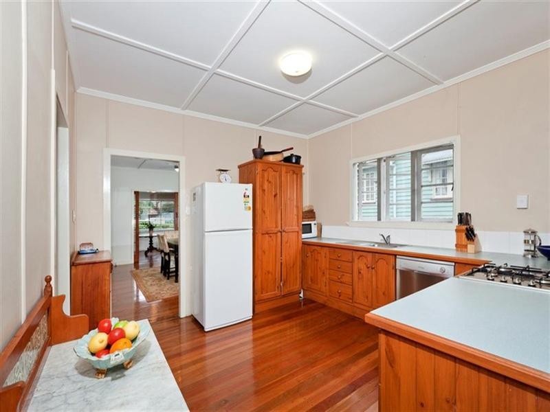 7 Eric Road, Holland Park QLD 4121