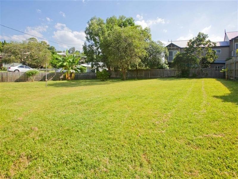 11 Smith Street, Holland Park QLD 4121