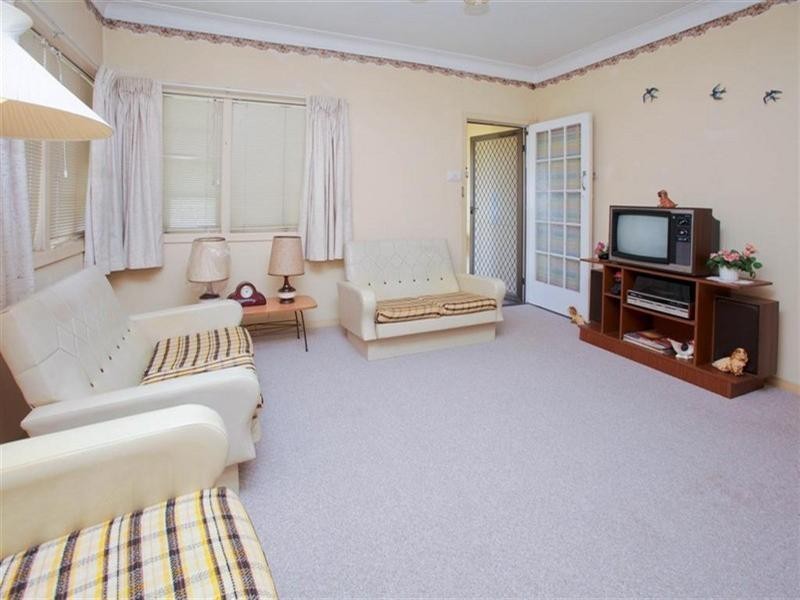 11 Smith Street, Holland Park QLD 4121