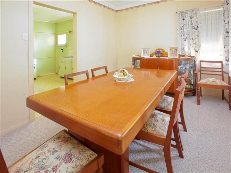 11 Smith Street, Holland Park QLD 4121