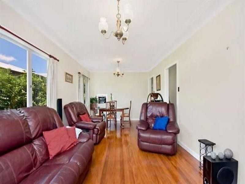16 Trundle Street, Coorparoo QLD 4151