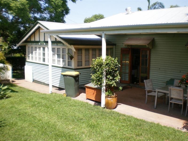 12 Navy Street, Holland Park West QLD 4121