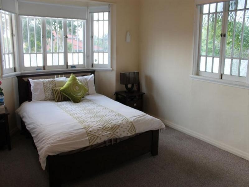 64 Pear Street, Greenslopes QLD 4120