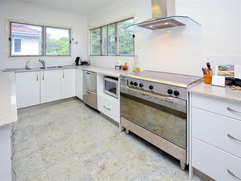 137 Victor Street, Holland Park QLD 4121