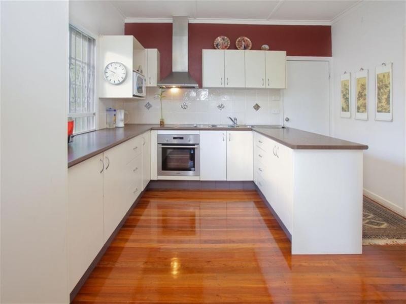 29 Iris Street, Holland Park West QLD 4121