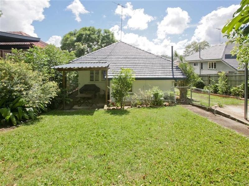 29 Iris Street, Holland Park West QLD 4121