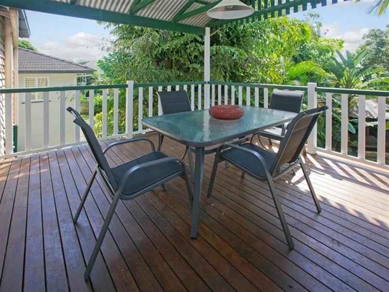 10 Laura Street, Tarragindi QLD 4121