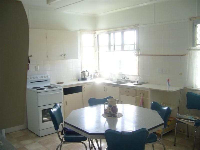 72 Sapphire Street, Holland Park QLD 4121