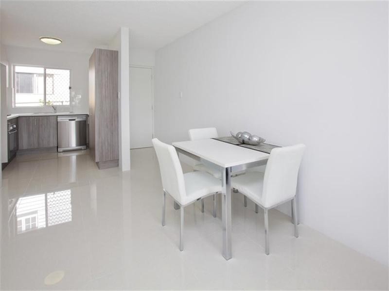 1/15 Barter Street, Holland Park QLD 4121