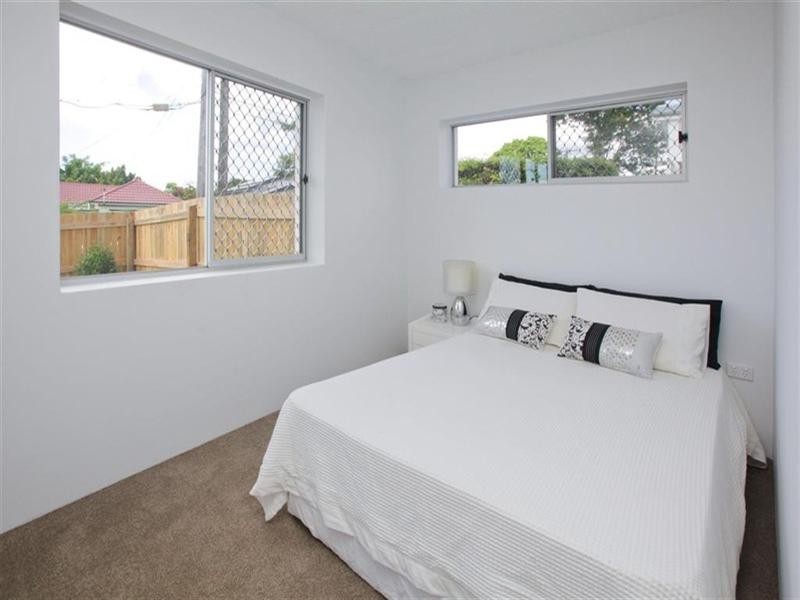 1/15 Barter Street, Holland Park QLD 4121