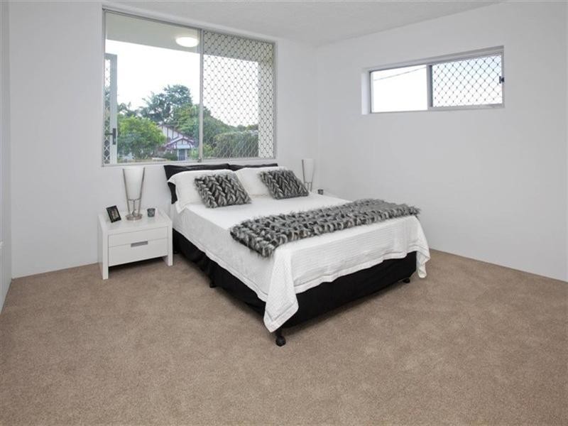 2,3 and 4/15 Barter Avenue, Holland Park QLD 4121