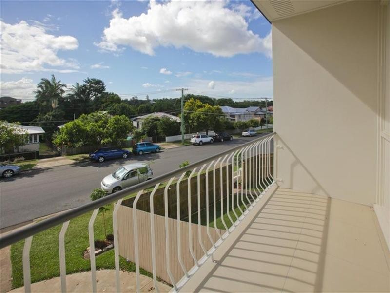2,3 and 4/15 Barter Avenue, Holland Park QLD 4121