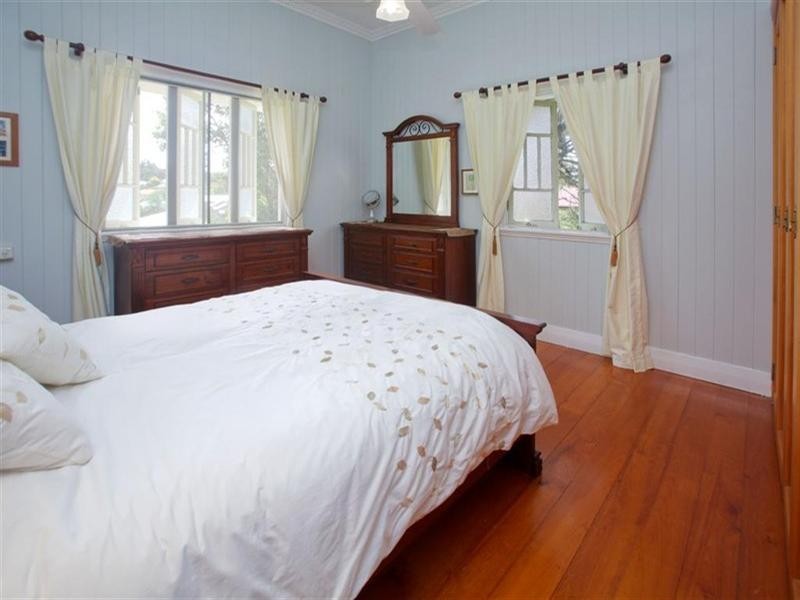 77 Raff Avenue, Holland Park QLD 4121