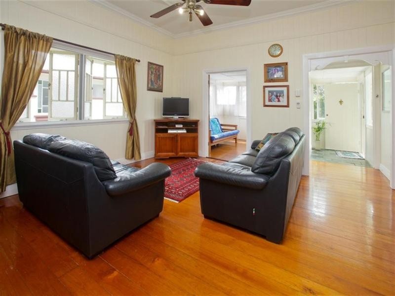 77 Raff Avenue, Holland Park QLD 4121