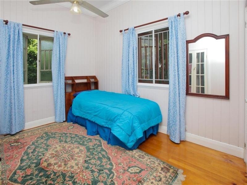 77 Raff Avenue, Holland Park QLD 4121